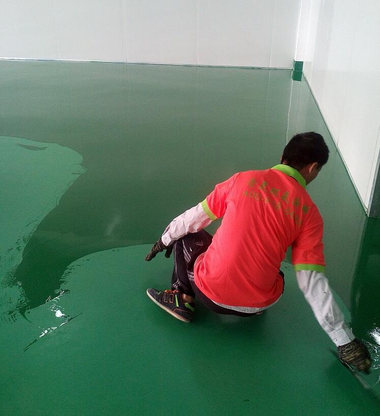 水性環(huán)氧地坪漆做地面涂刷應注意什么？